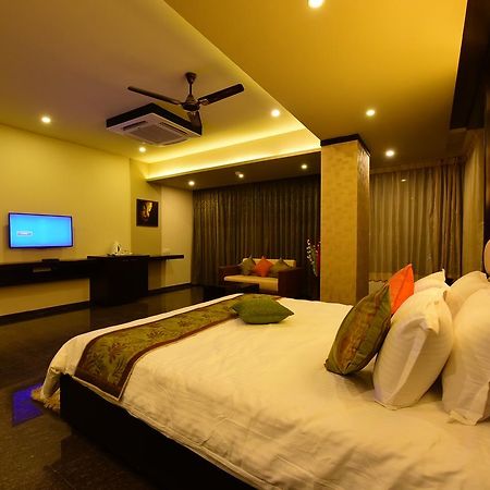 Hotel Opulence Nadiad Bagian luar foto