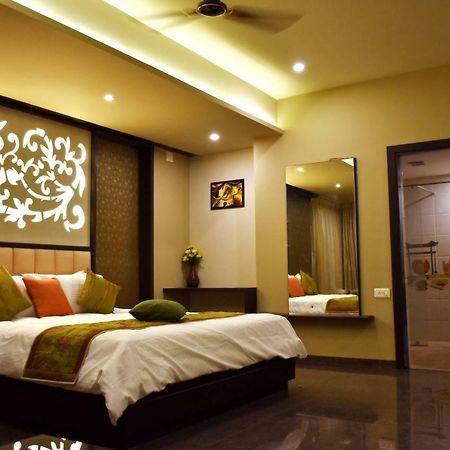Hotel Opulence Nadiad Bagian luar foto