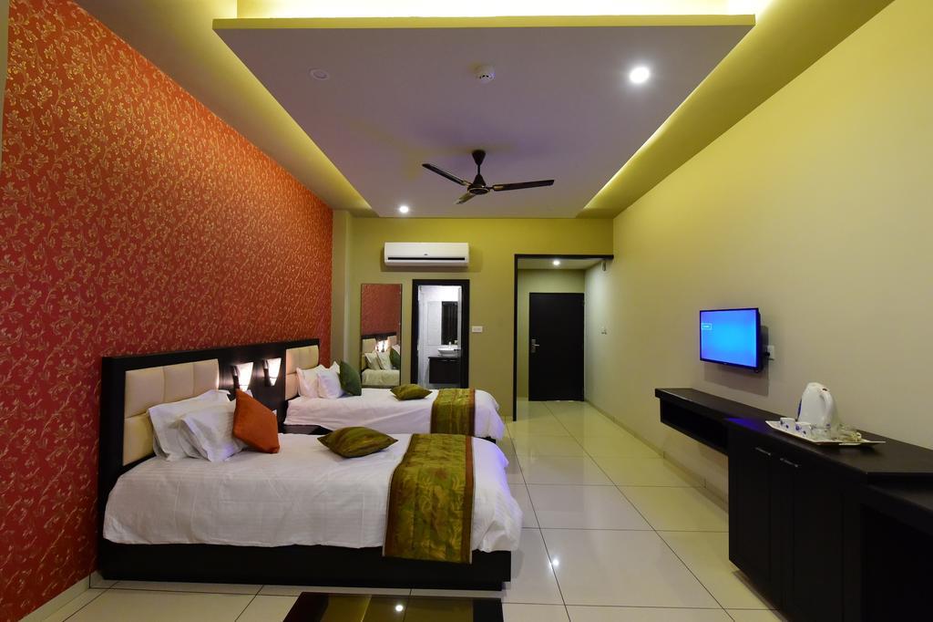 Hotel Opulence Nadiad Bagian luar foto