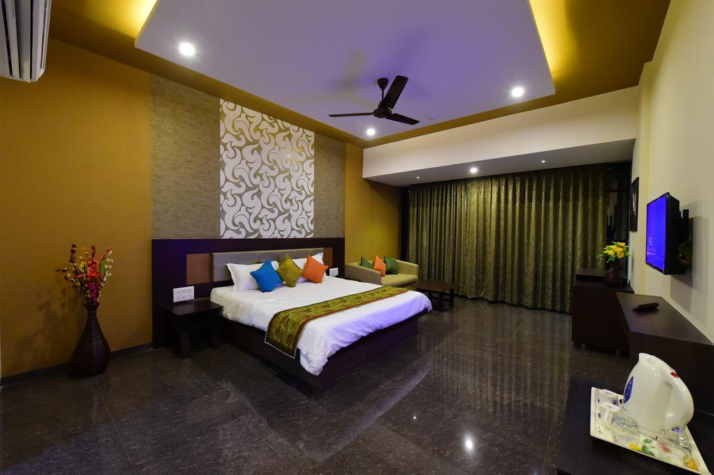 Hotel Opulence Nadiad Bagian luar foto