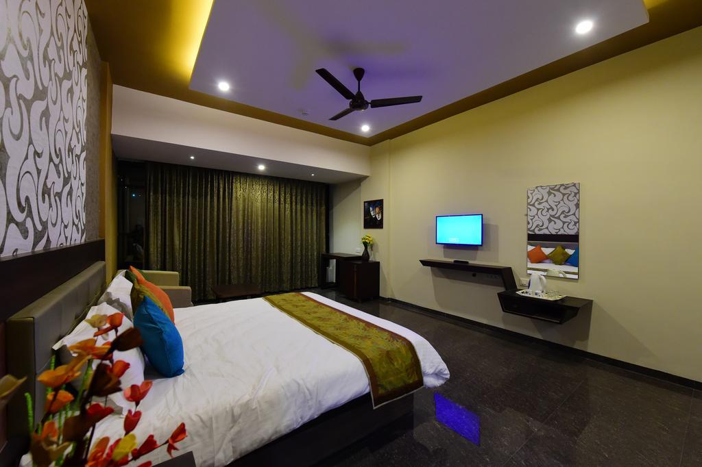 Hotel Opulence Nadiad Bagian luar foto