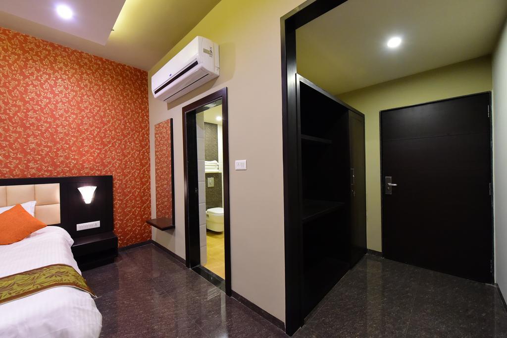 Hotel Opulence Nadiad Bagian luar foto