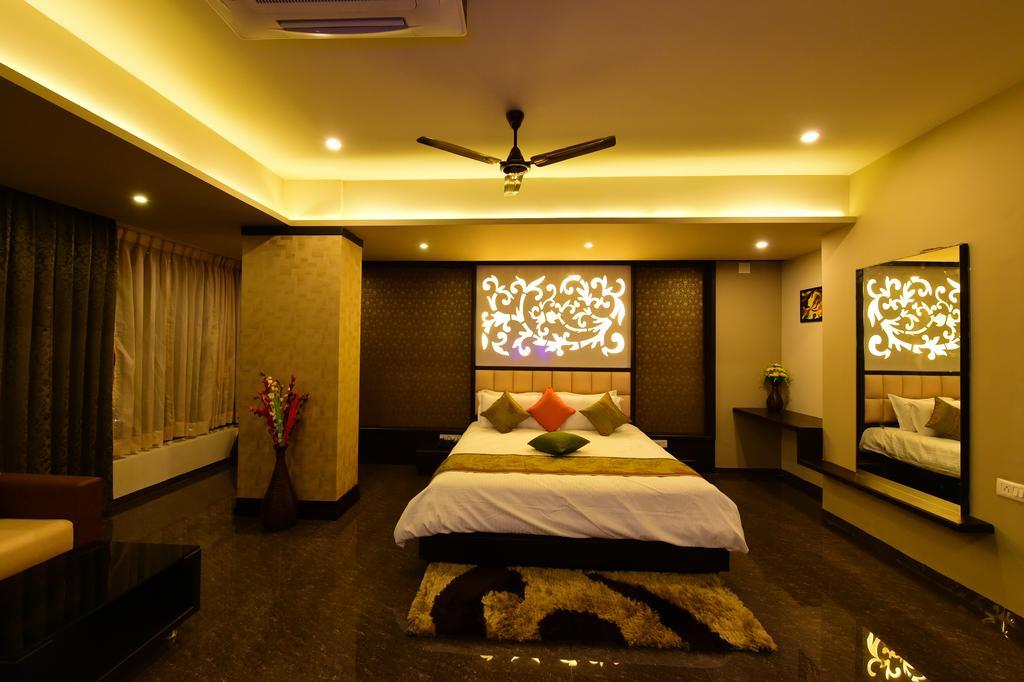 Hotel Opulence Nadiad Bagian luar foto