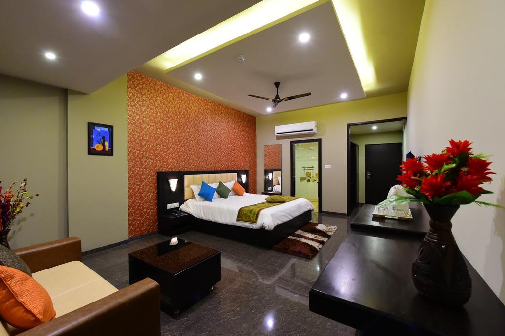 Hotel Opulence Nadiad Bagian luar foto