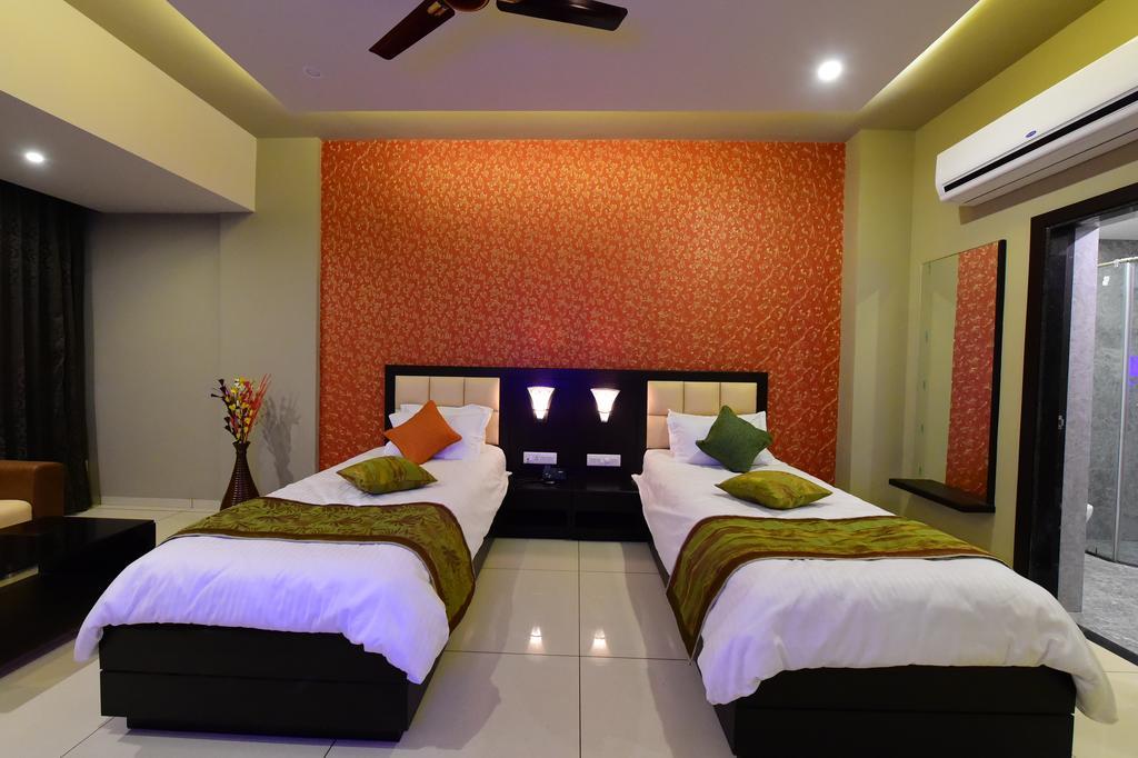 Hotel Opulence Nadiad Bagian luar foto