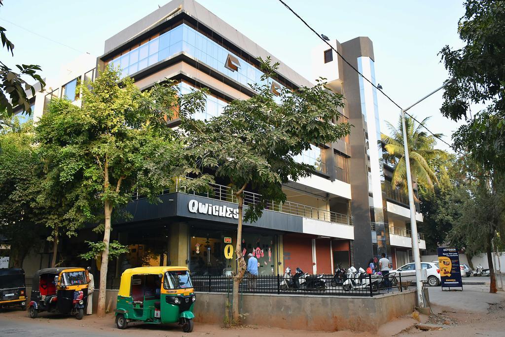 Hotel Opulence Nadiad Bagian luar foto