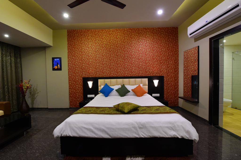 Hotel Opulence Nadiad Bagian luar foto