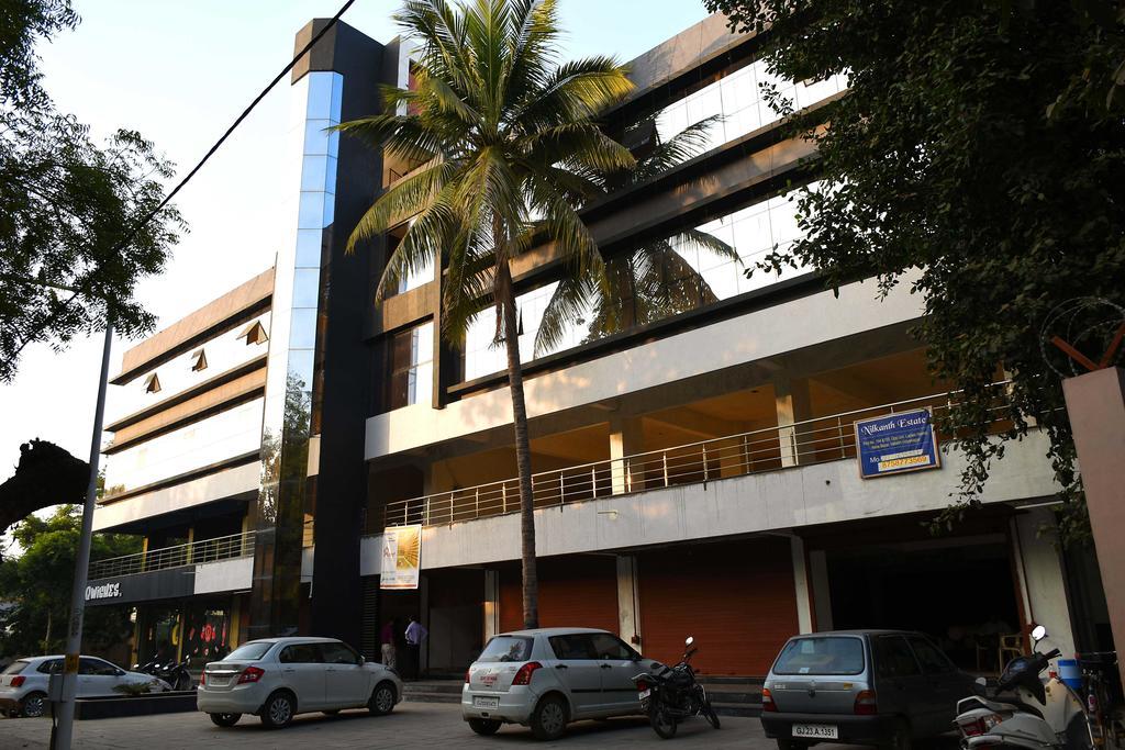 Hotel Opulence Nadiad Bagian luar foto