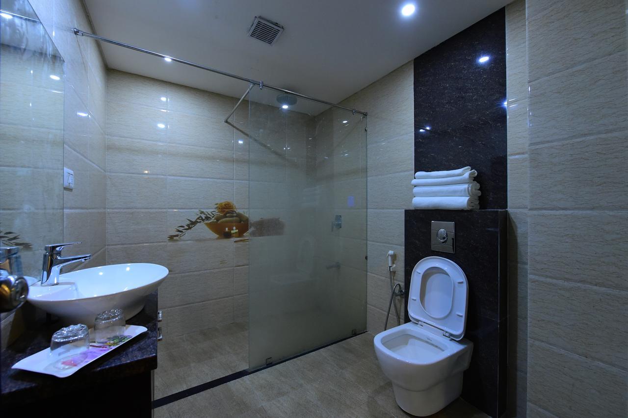 Hotel Opulence Nadiad Bagian luar foto