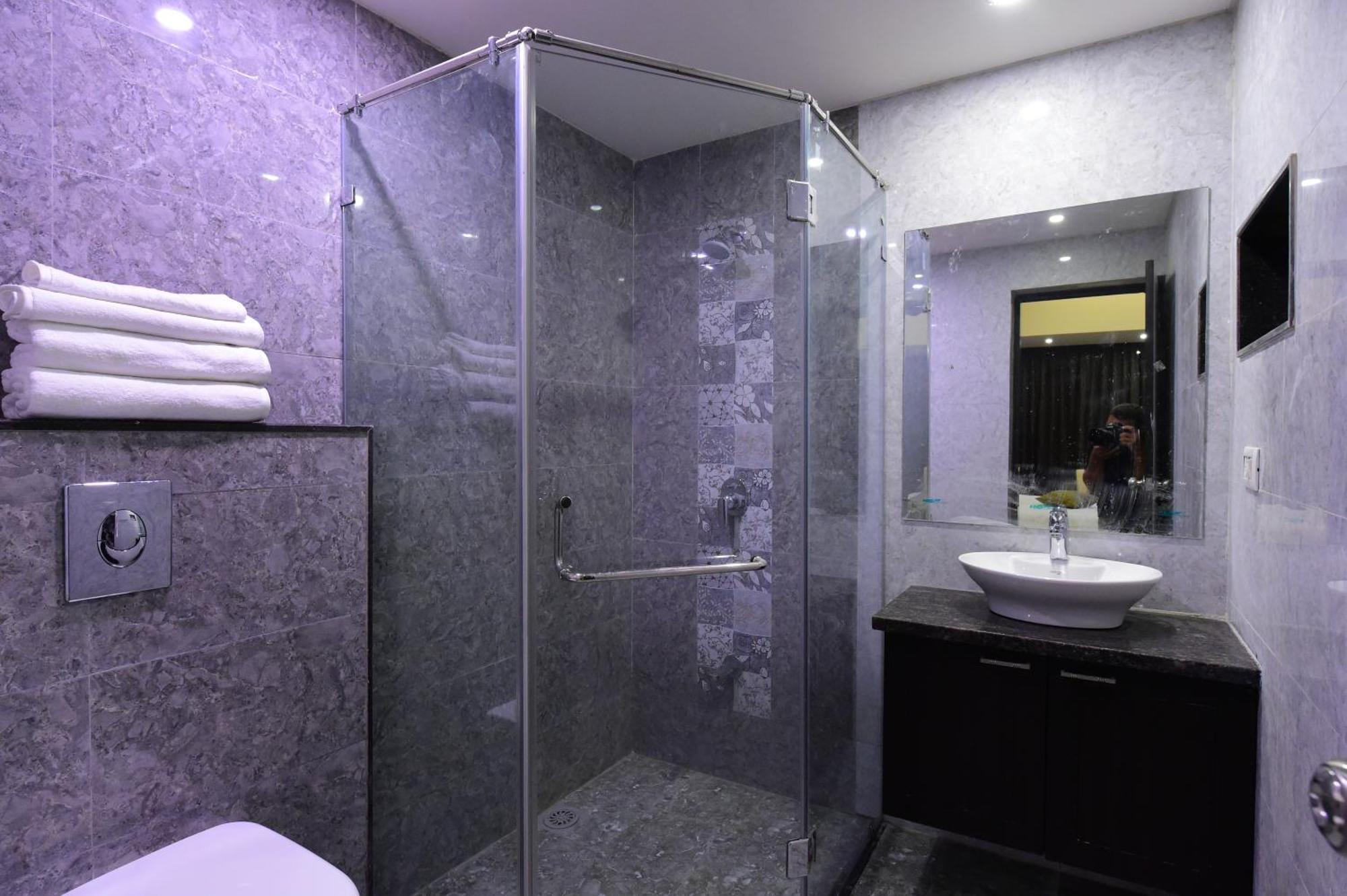 Hotel Opulence Nadiad Bagian luar foto