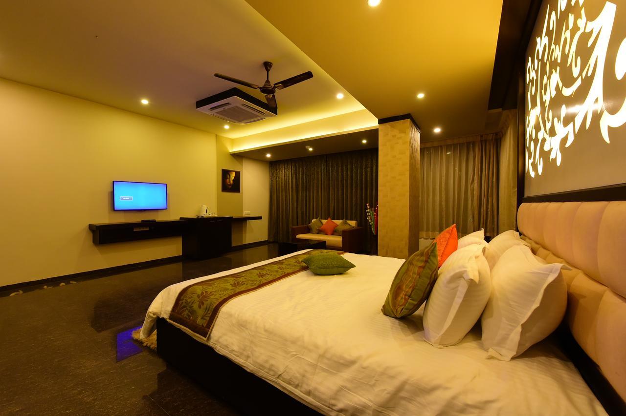 Hotel Opulence Nadiad Bagian luar foto