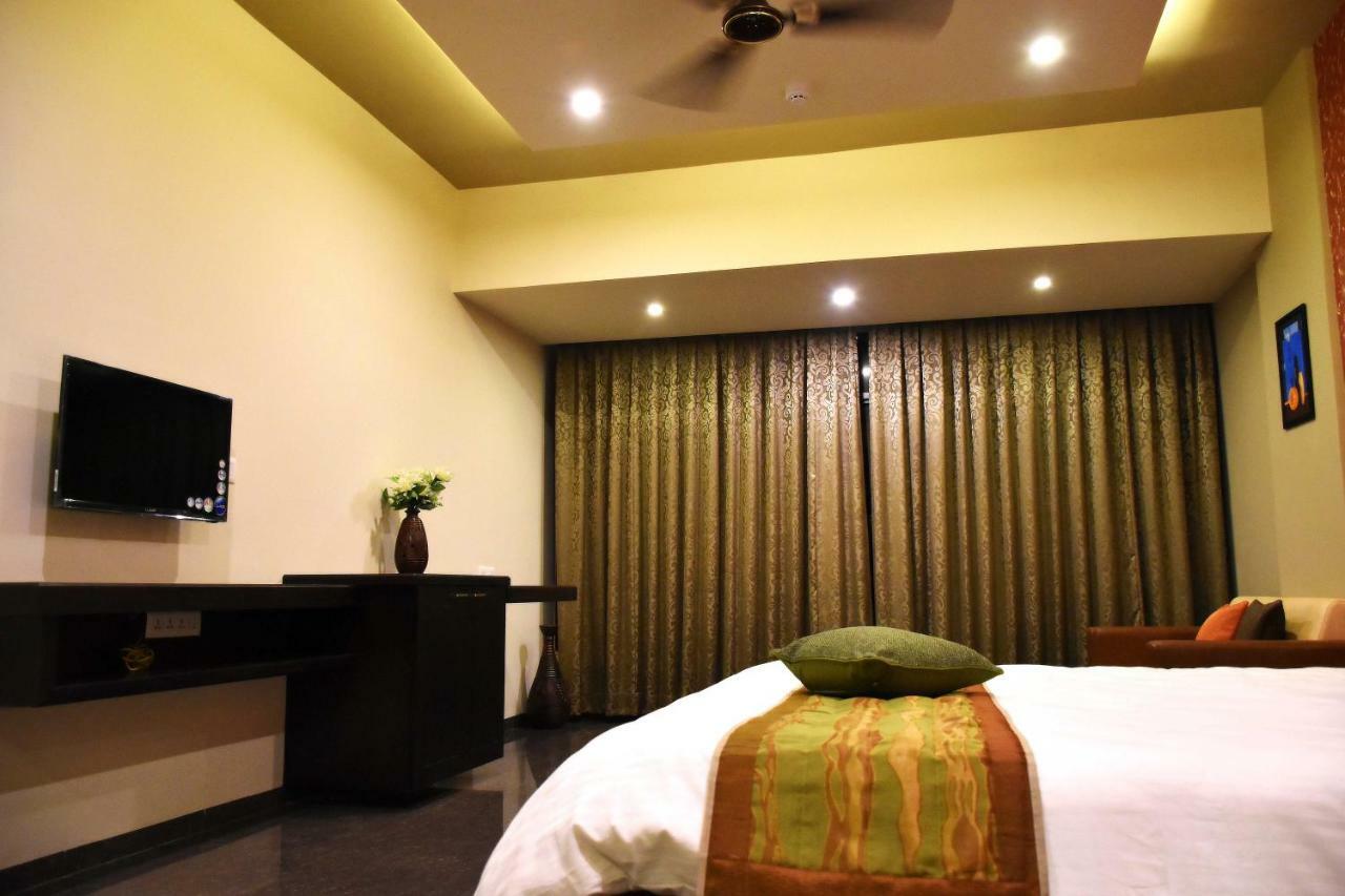 Hotel Opulence Nadiad Bagian luar foto
